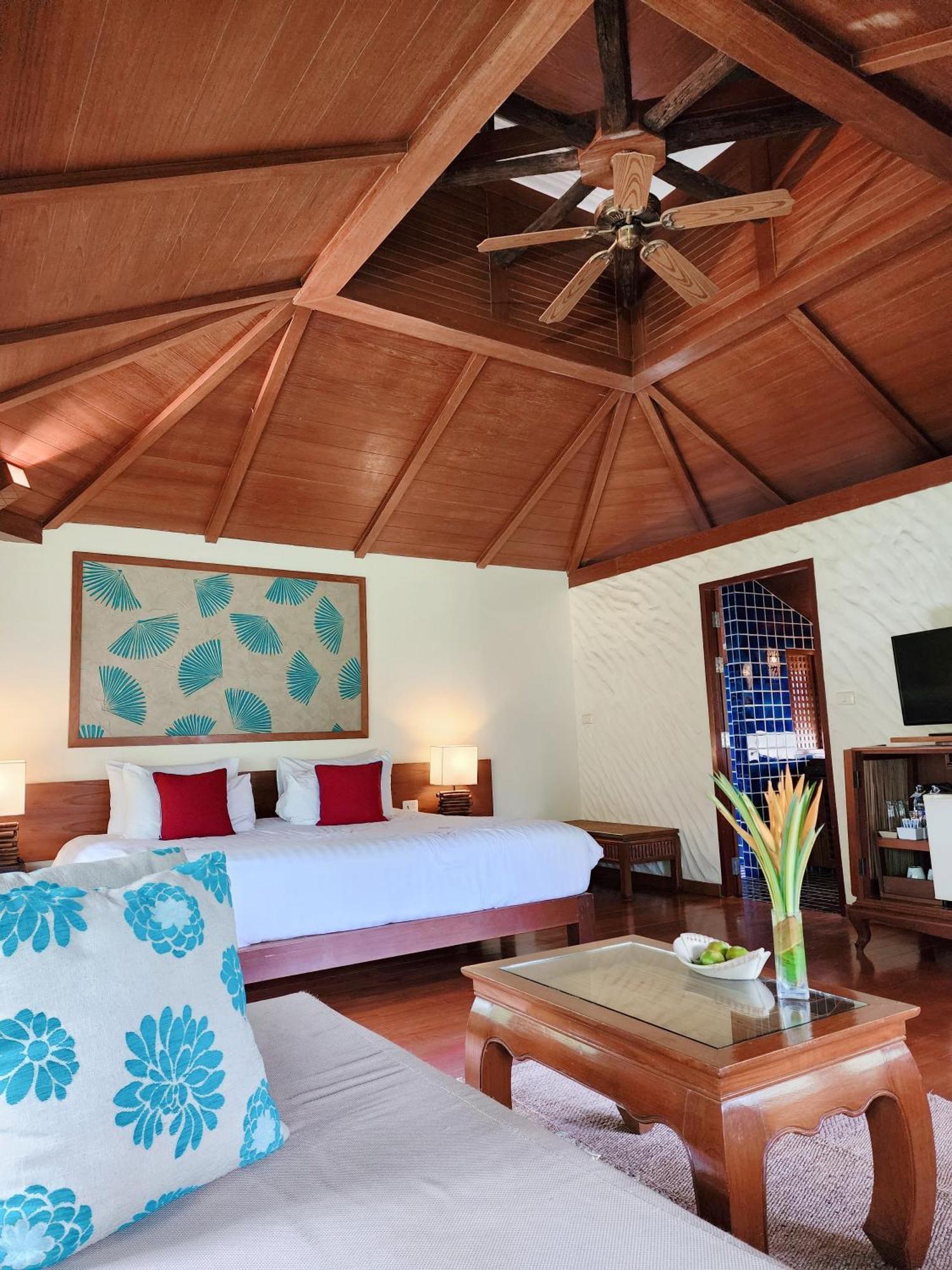 Centara Tropicana Resor 4*
